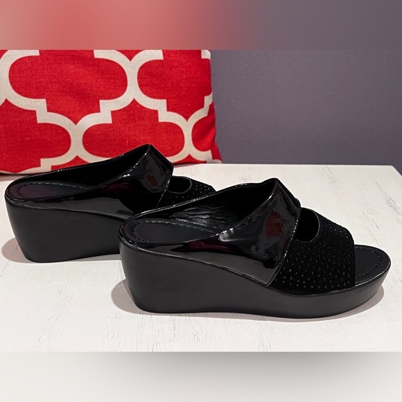 NWOT - Black Patent Leather Mule Sandals with Black Rhinestone Accents - Picture 4 of 8